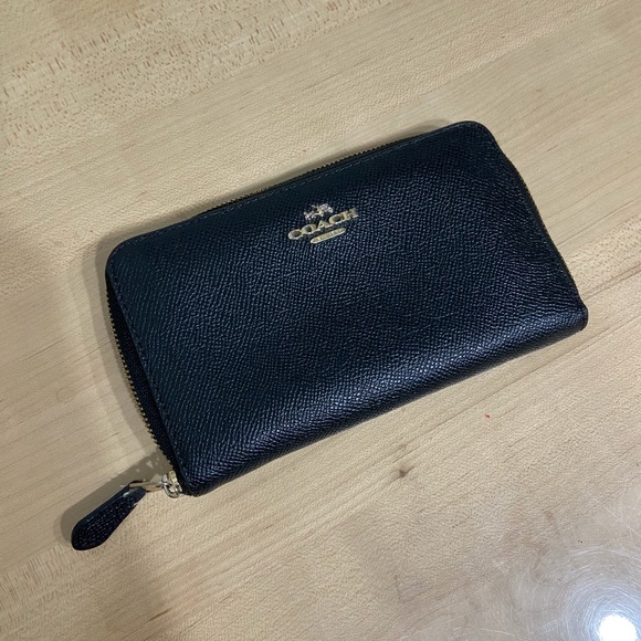 COACH Classic Black Leather Rectangular Wallet - Picture 2 of 7